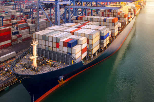 Námorná preprava a jej najnovšie trendy. Aká je budúcnosť nákladných lodí?