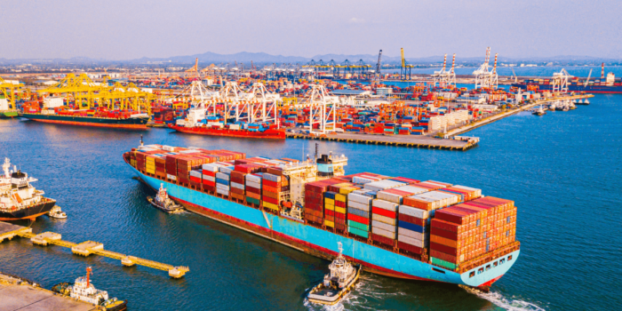 Útoky v Suezskom prieplave majú globálny dopad na medzinárodný obchod